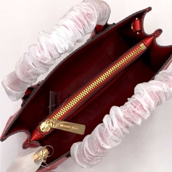 MICHAEL KORS MERCER MEDIUM MESSENGER CROSSBODY FLAME COLOR - Picture 11 of 16